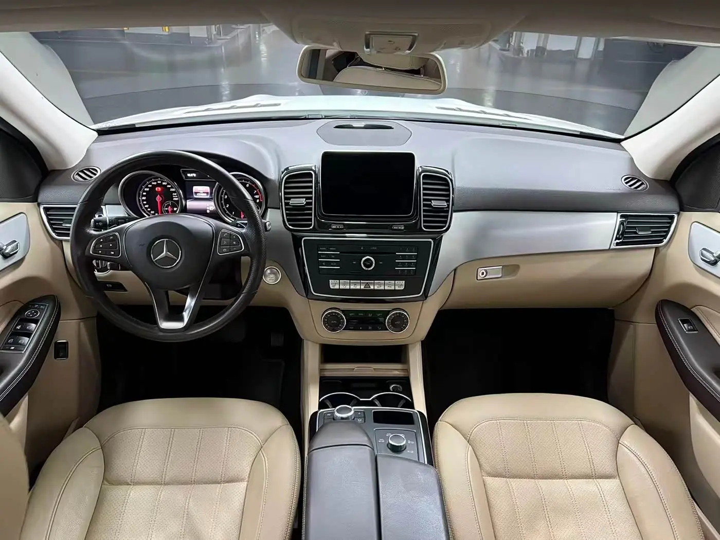 Mercedes-Benz GLE 2016 — Photo 10/15