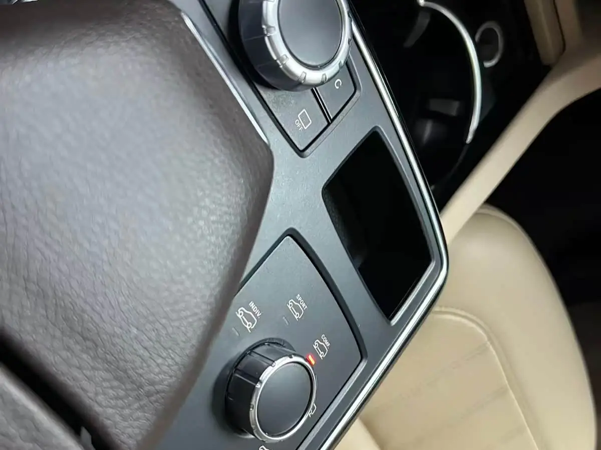 Mercedes-Benz GLE 2016 — Photo 14/15