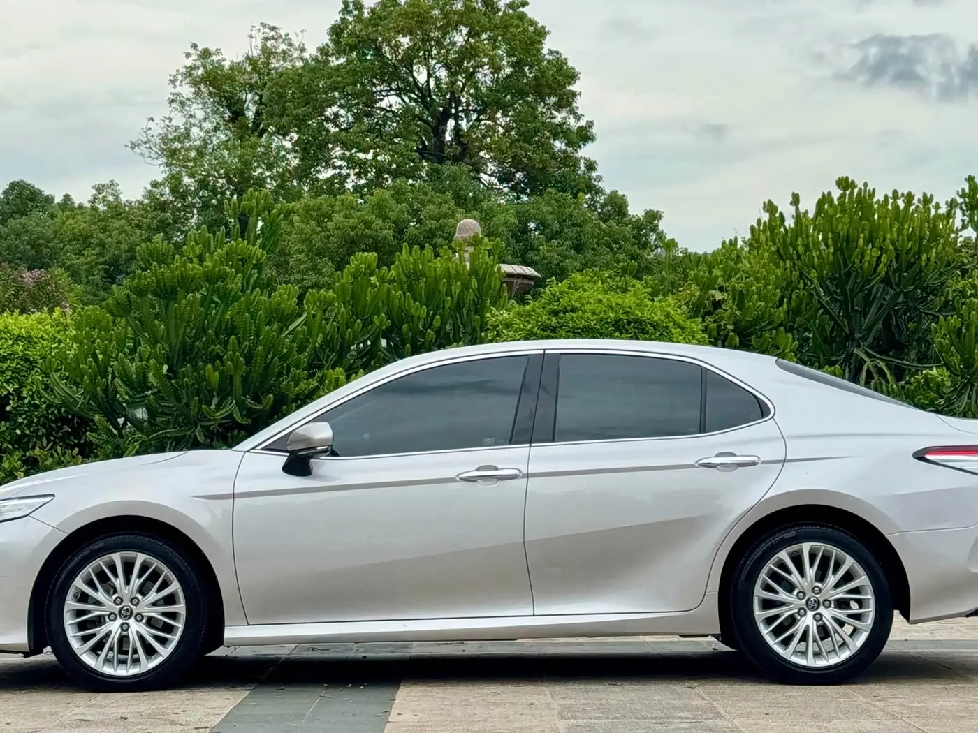 Toyota Camry 2019 — Photo 9/14