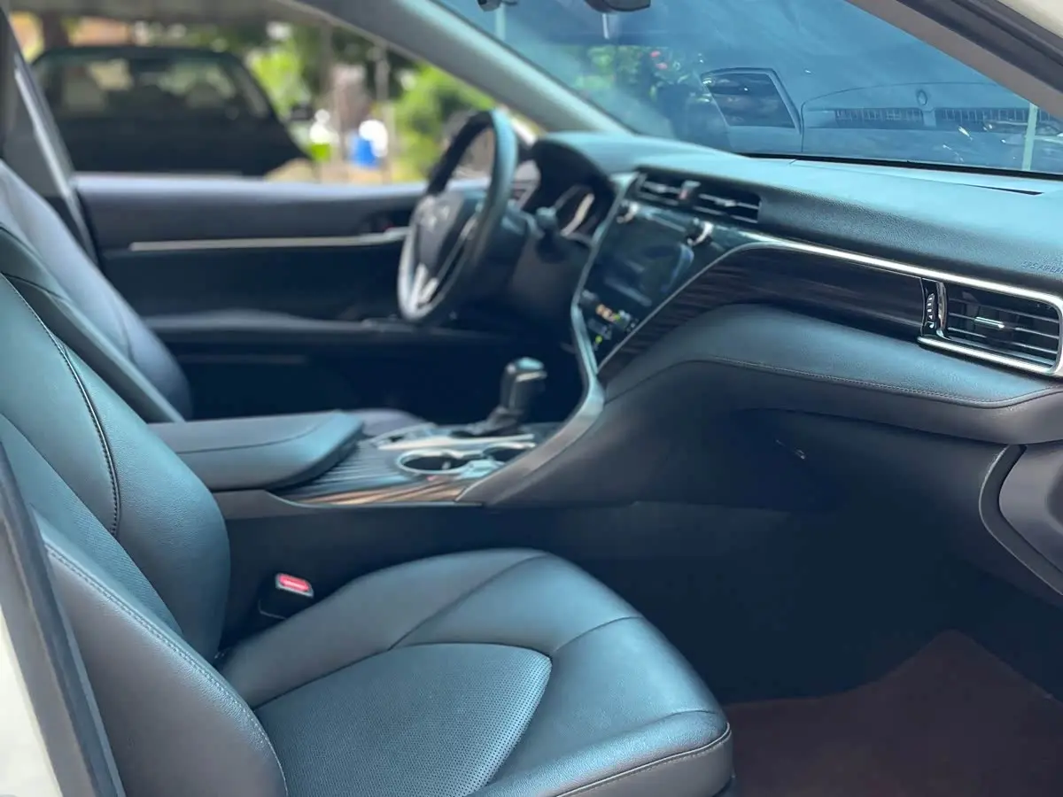Toyota Camry 2021 — Photo 14/16