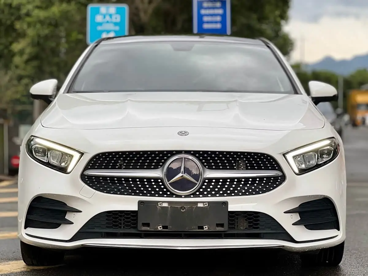 Mercedes-Benz A-Class 2019 — Фото 2/13