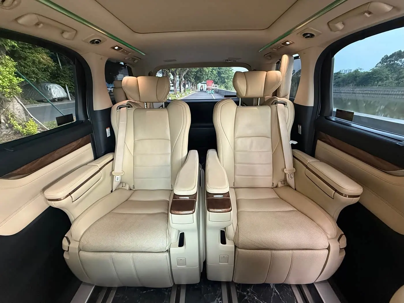 Toyota Alphard 2016 — Фото 9/20