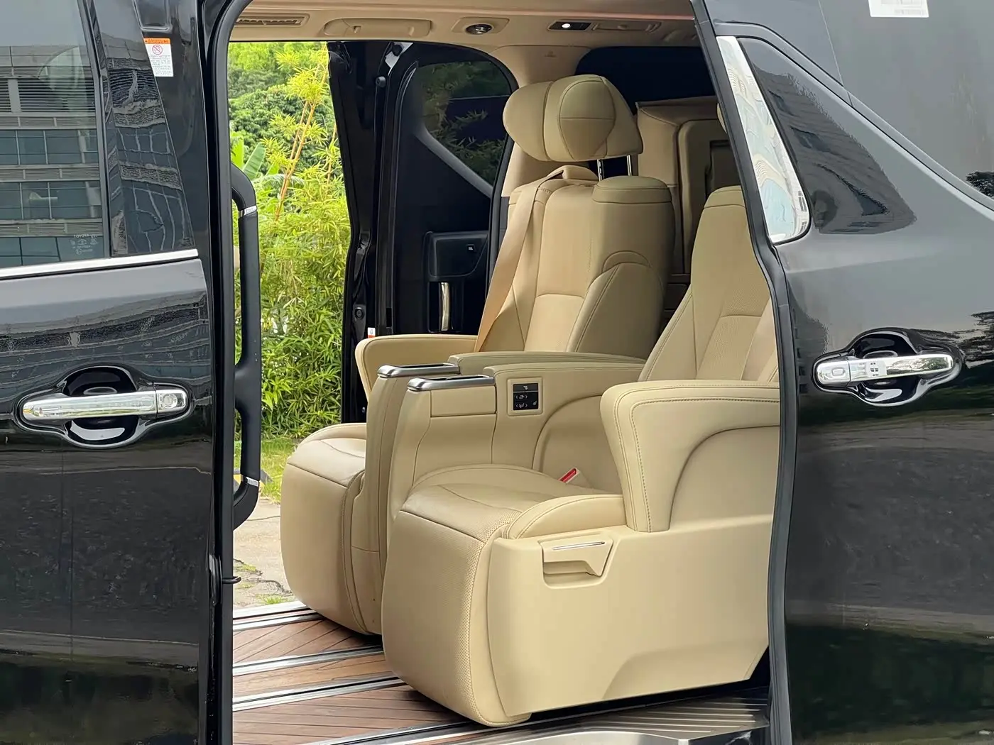 Toyota Alphard 2021 — Photo 9/20