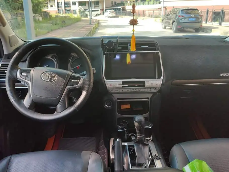 Toyota Prado 2019 — Photo 12/16