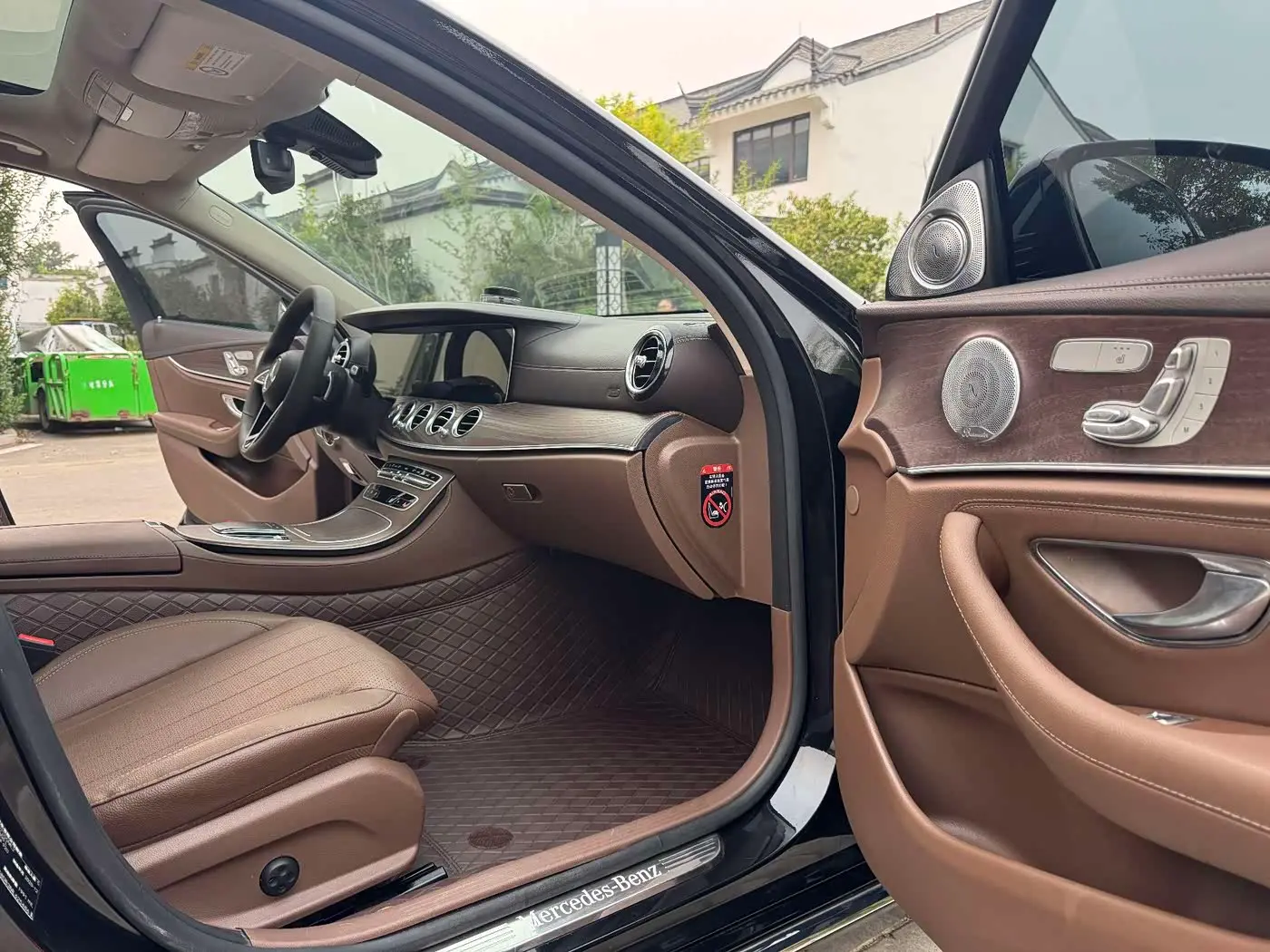 Mercedes-Benz E-Class 2021 — Photo 7/13