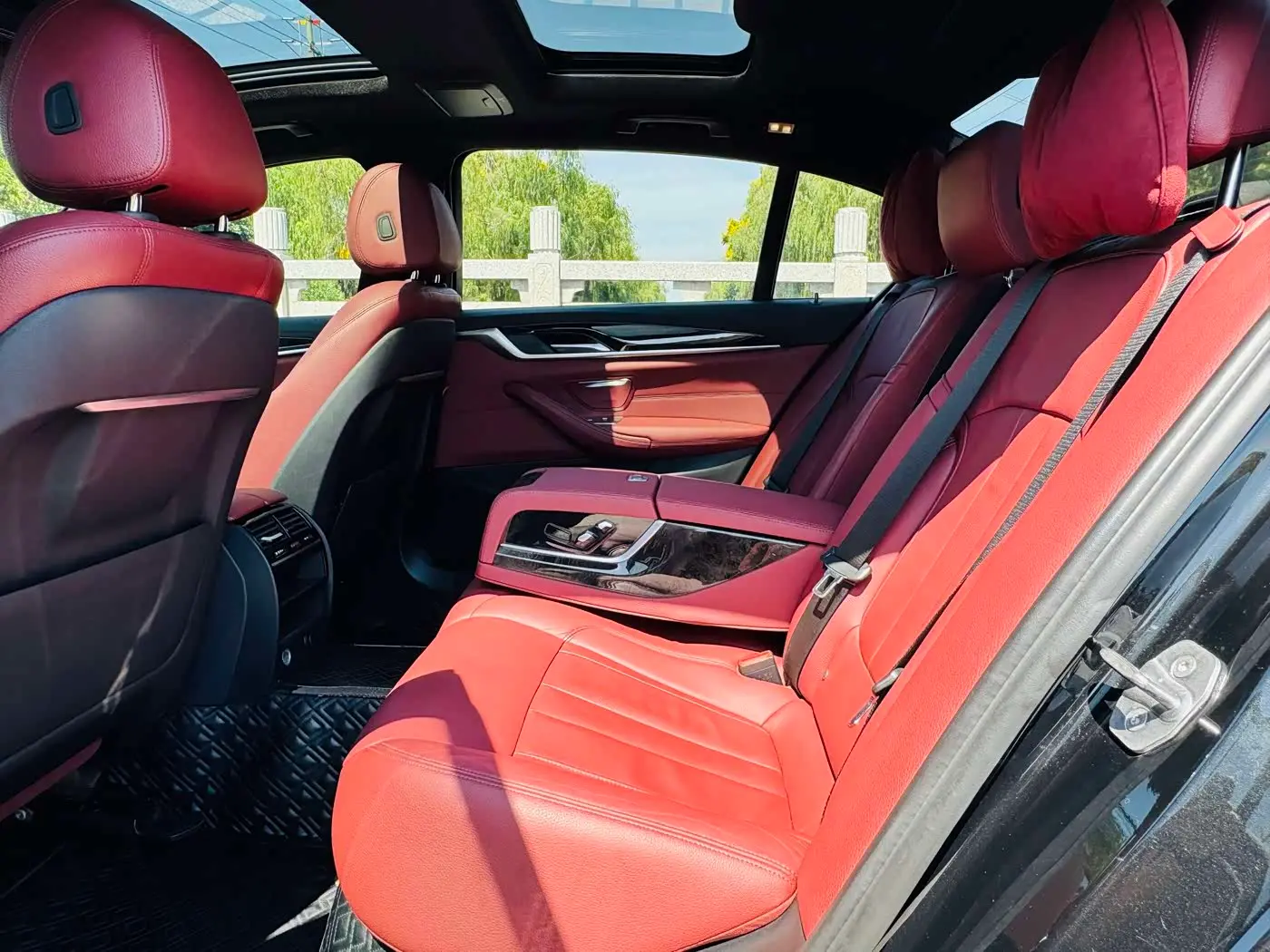 BMW 5 Series 2019 — Photo 9/18