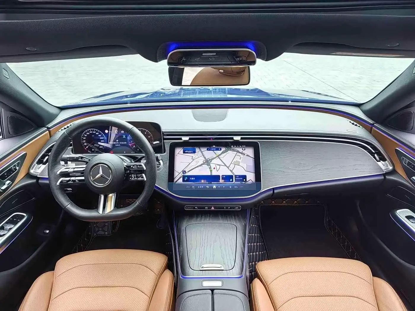 Mercedes-Benz E-Class 2023 — Photo 8/11