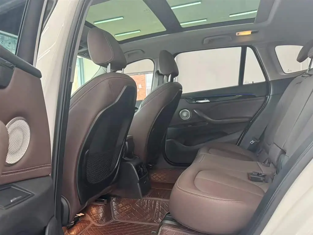 BMW X1 2022 — Photo 8/9