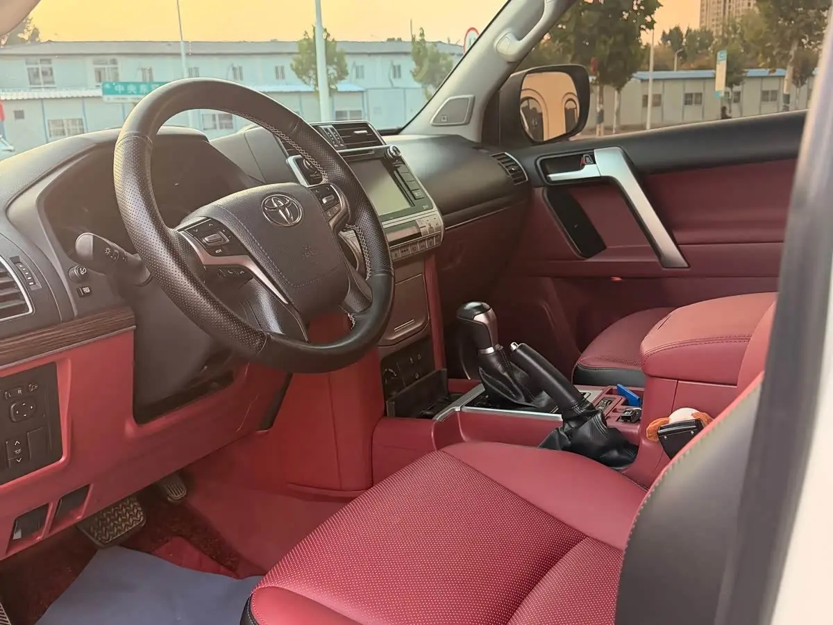 Toyota Prado 2018 — Photo 4/12