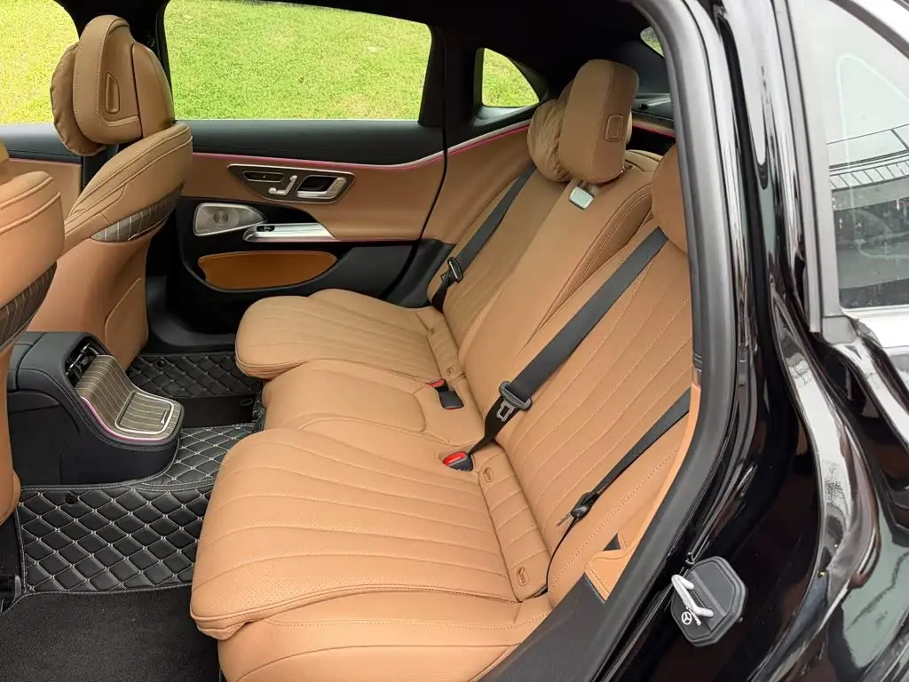Mercedes-Benz E-Class 2025 — Фото 12/14