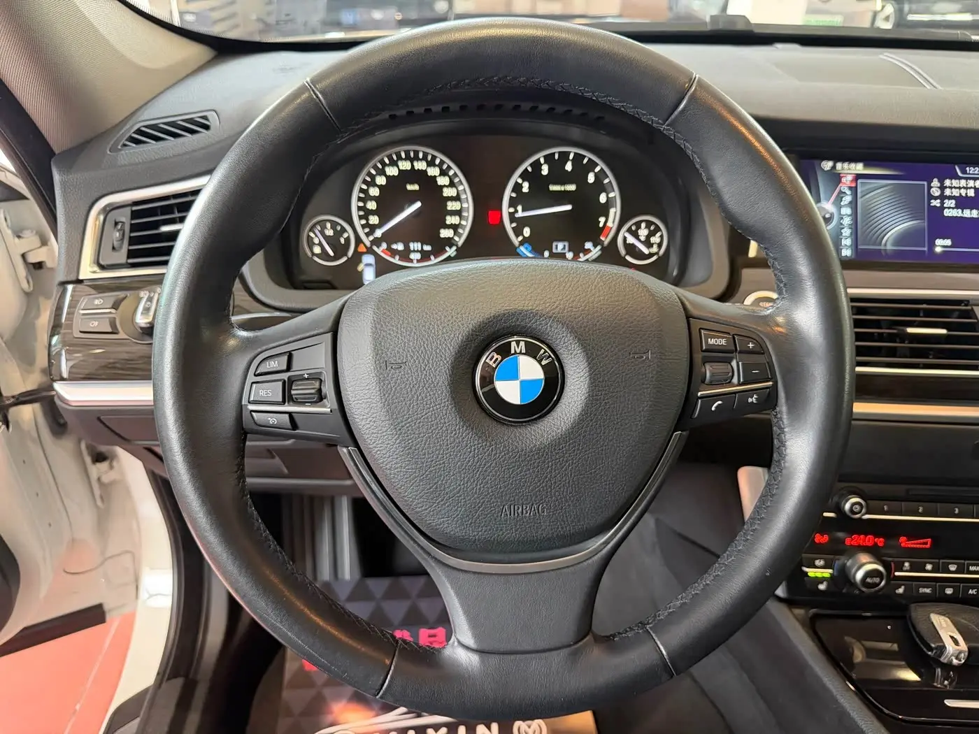 BMW 5 Series GT 2014 — Фото 8/19