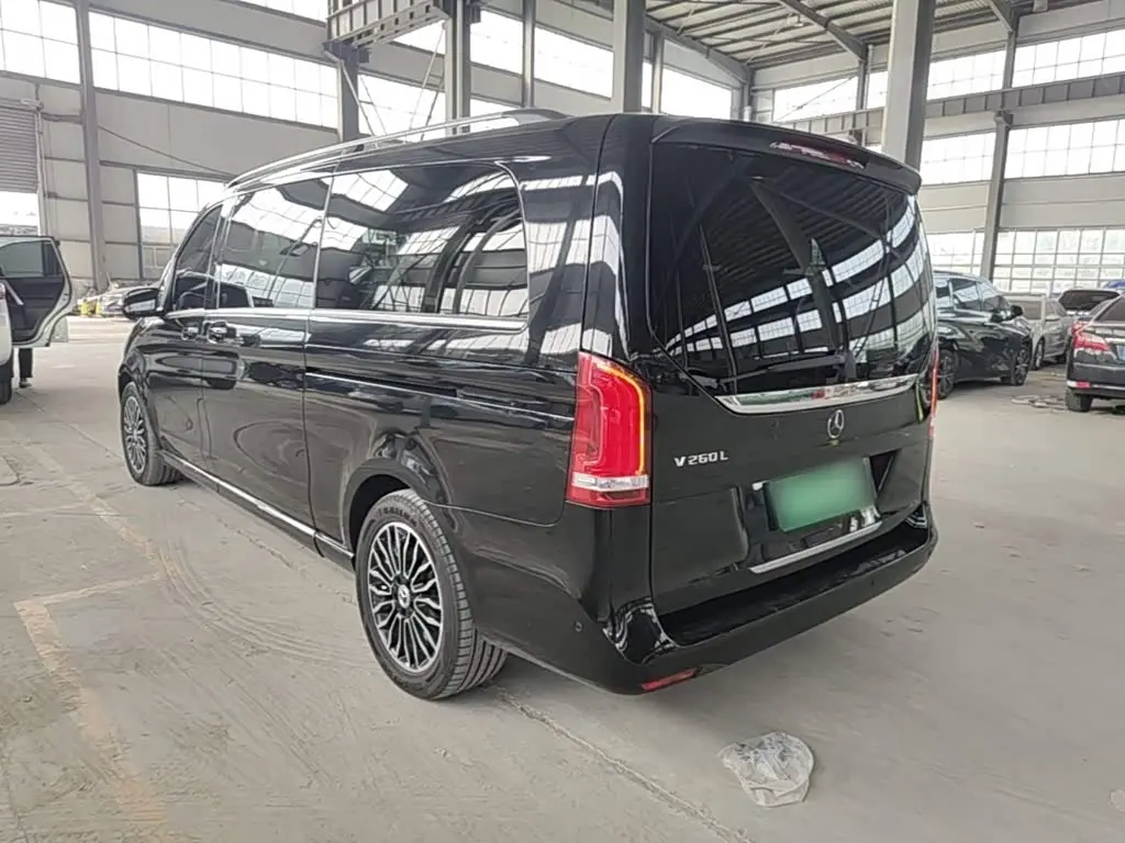 Mercedes-Benz V-Class 2019 — Фото 5/20