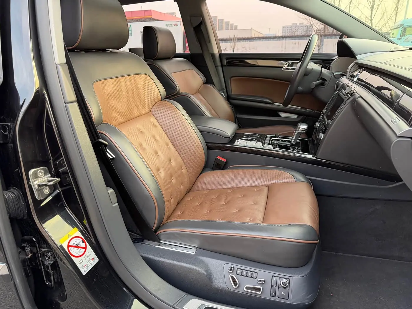 Volkswagen Phaeton 2016 — Photo 6/18