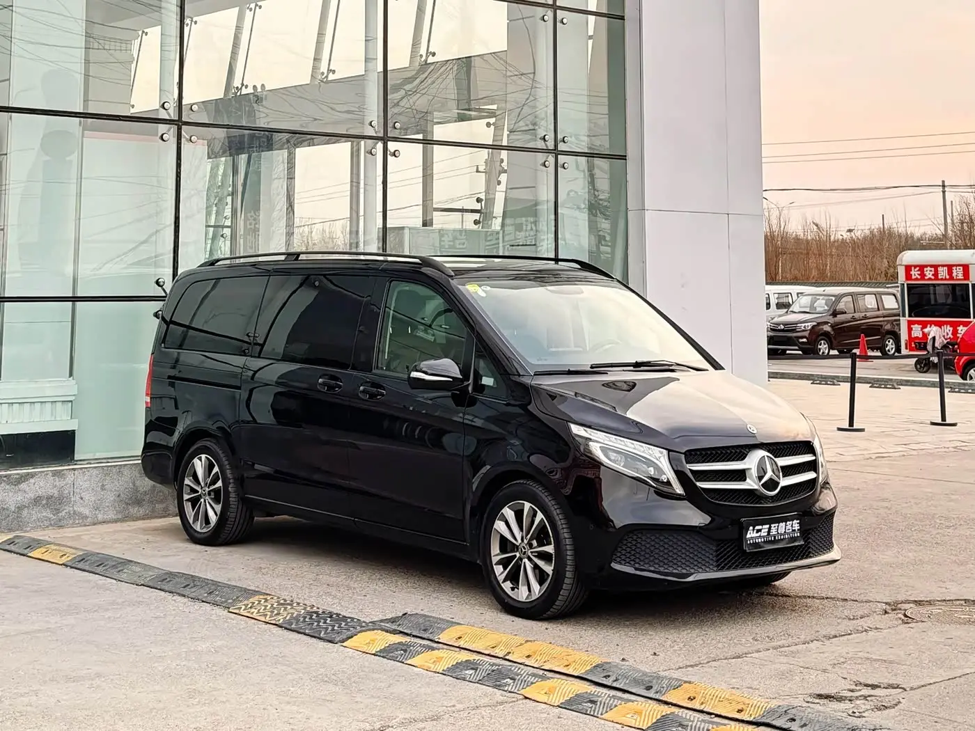 Mercedes-Benz V-Class 2020 — Фото 3/18