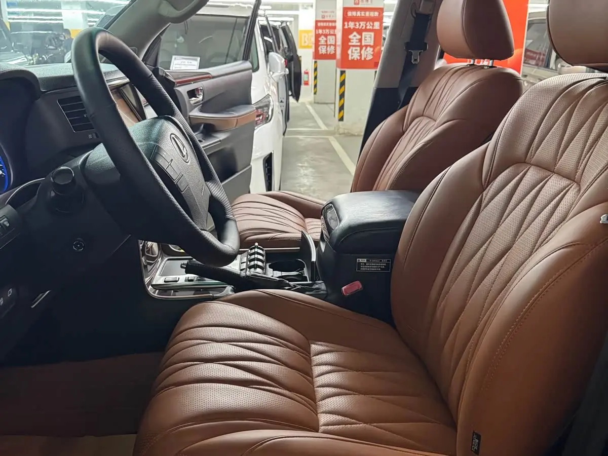 Lexus LX 2011 — Photo 7/16