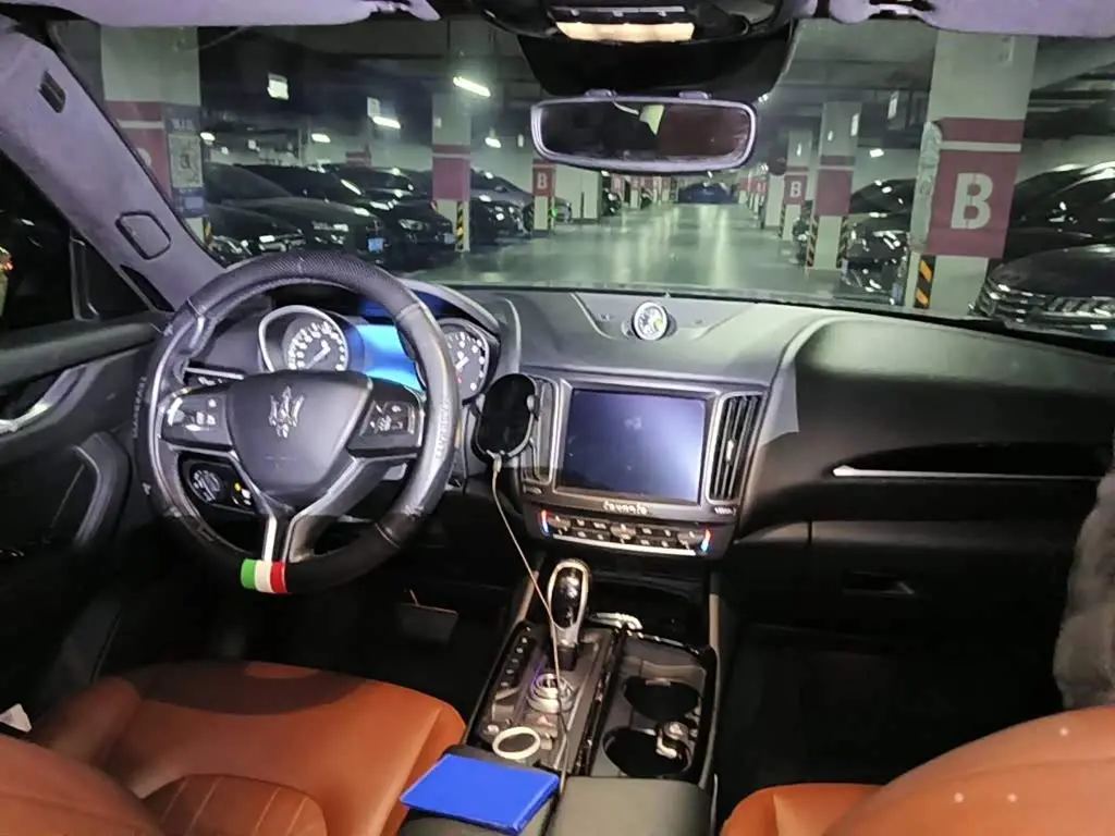Maserati Levante 2018 — Фото 12/13