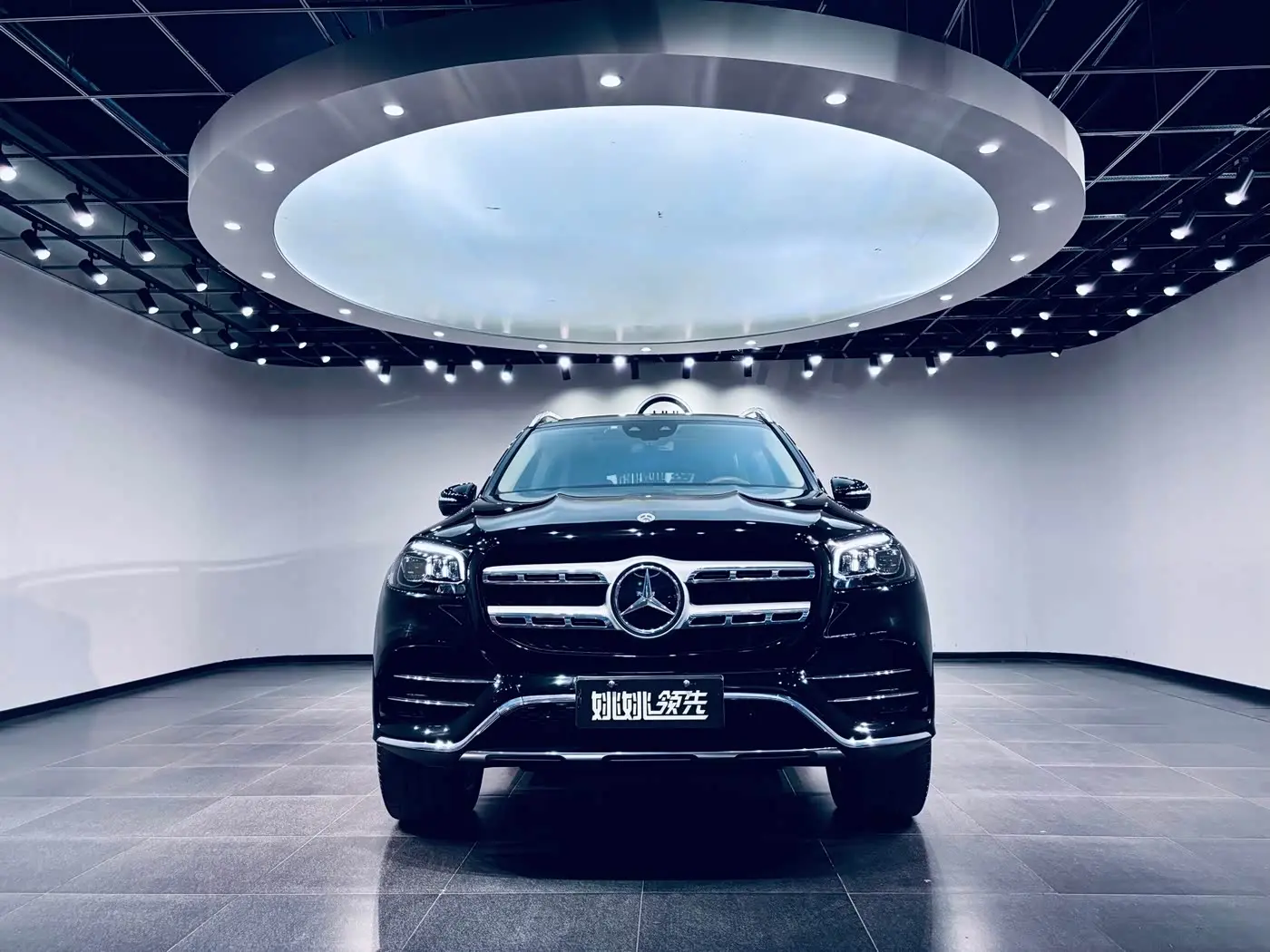Mercedes-Benz GLS 2023 — Photo 2/13