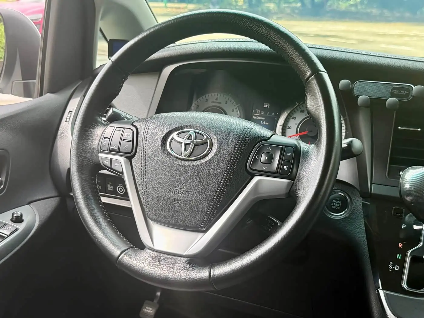 Toyota Sienna 2017 — Photo 13/19