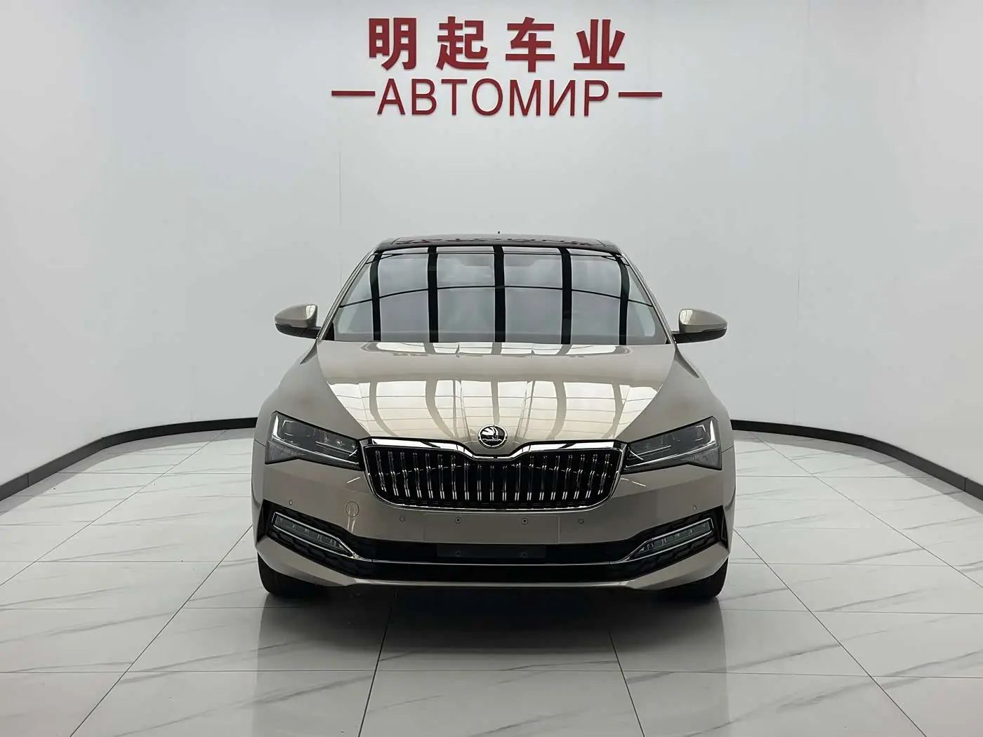 Škoda Superb 2023 — Фото 2/19