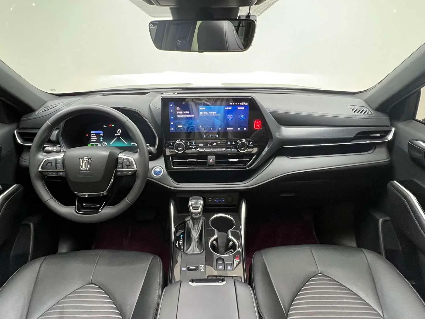 Toyota Crown Kluger 2023 — Photo 11/19