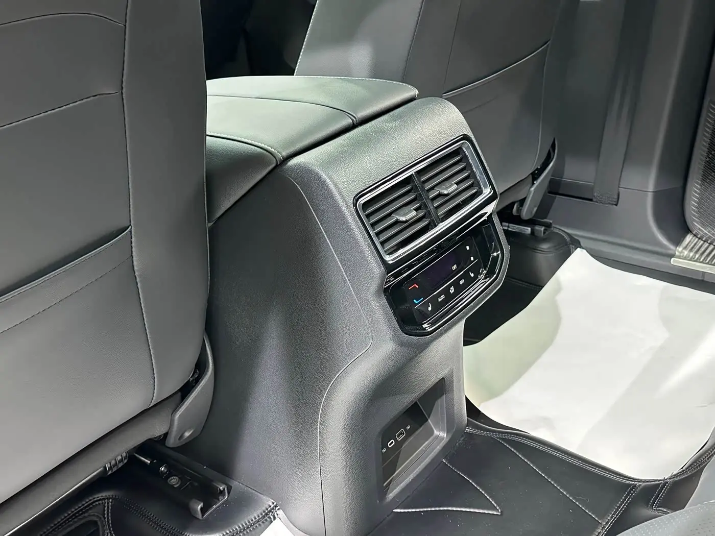 Volkswagen Teramont 2023 — ფოტო 16/20