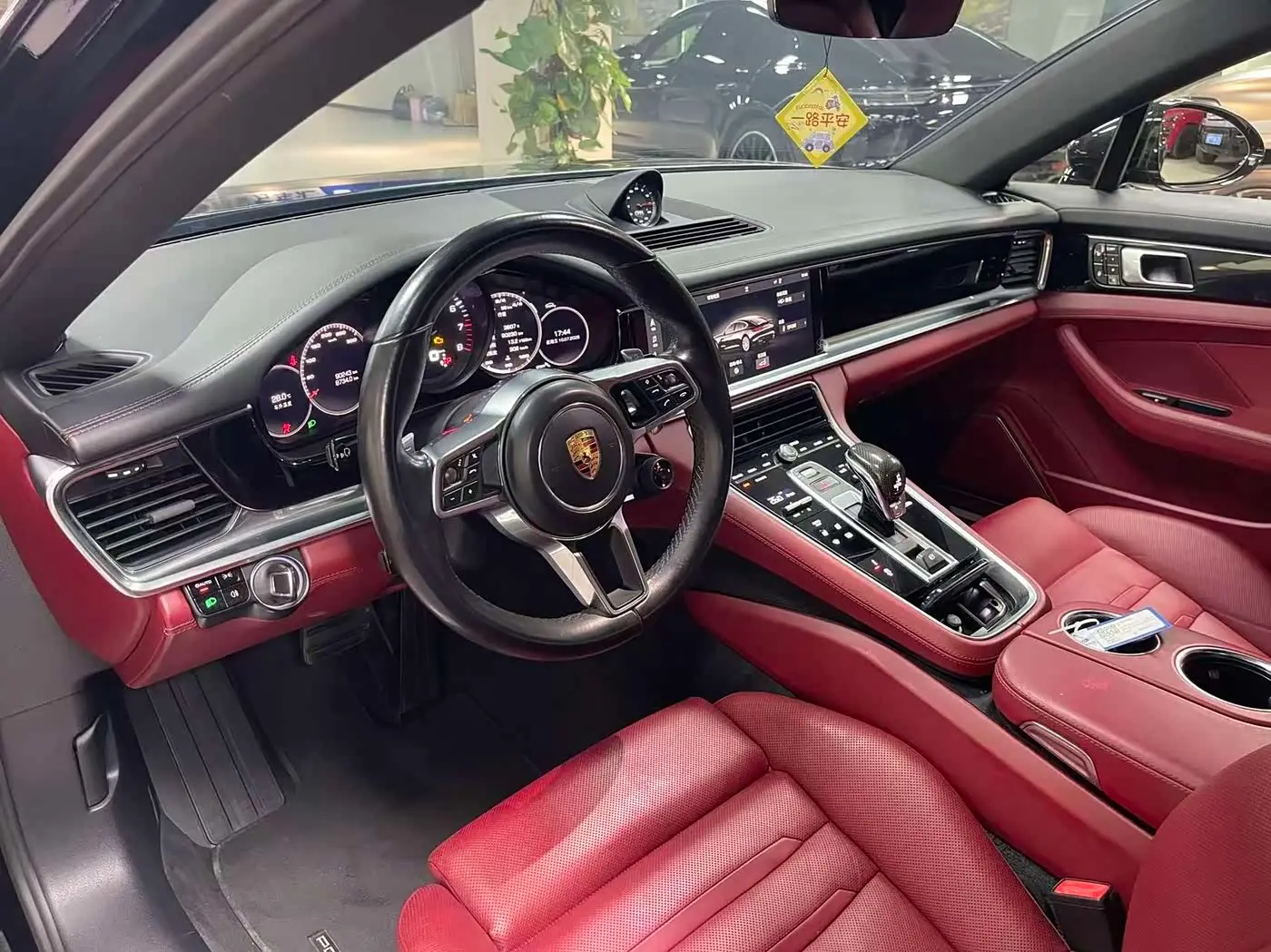 Porsche Panamera 2018 — Şəkil 4/10