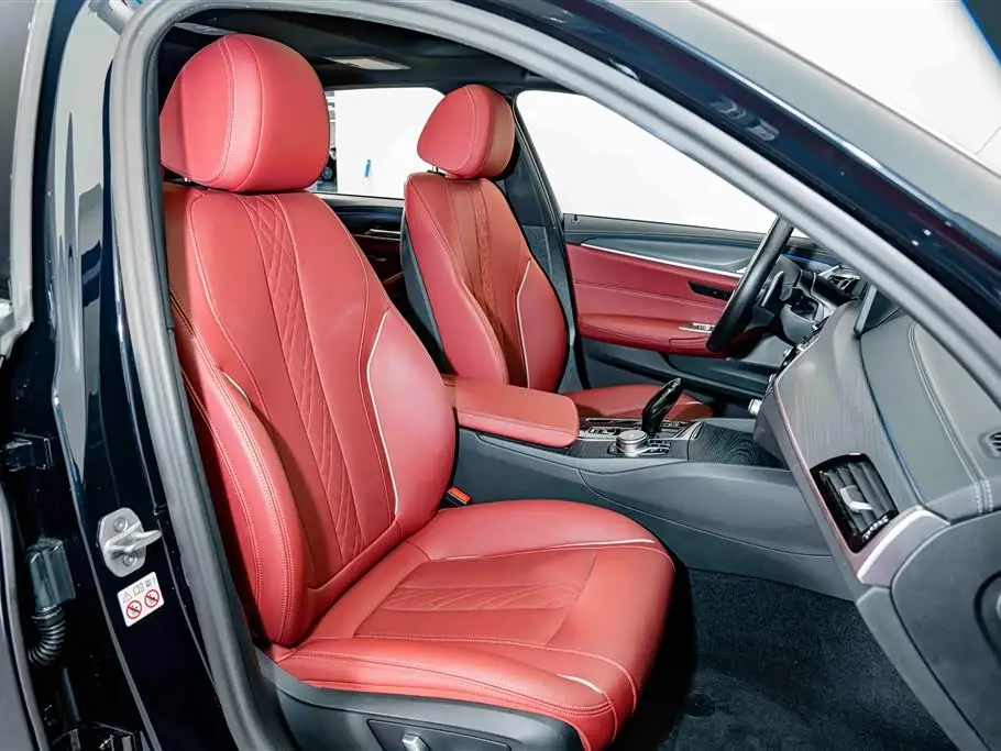 BMW 5 Series 2023 — Photo 18/20