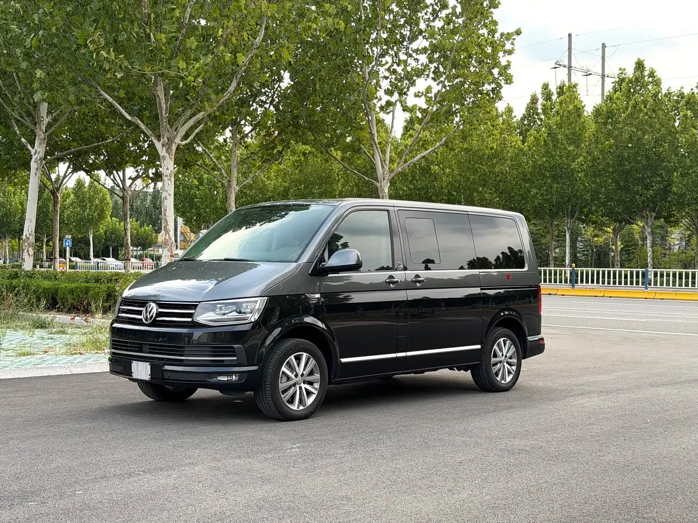 Volkswagen Multivan 2017 — ფოტო 1/20