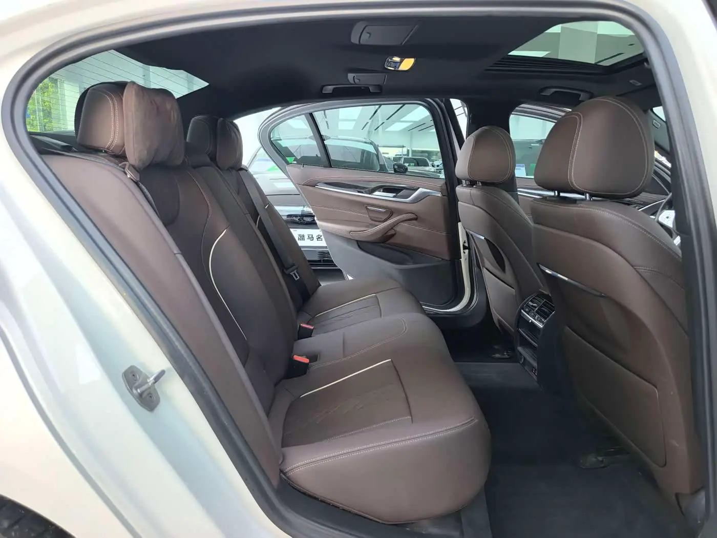 BMW 5 Series 2023 — Photo 10/15