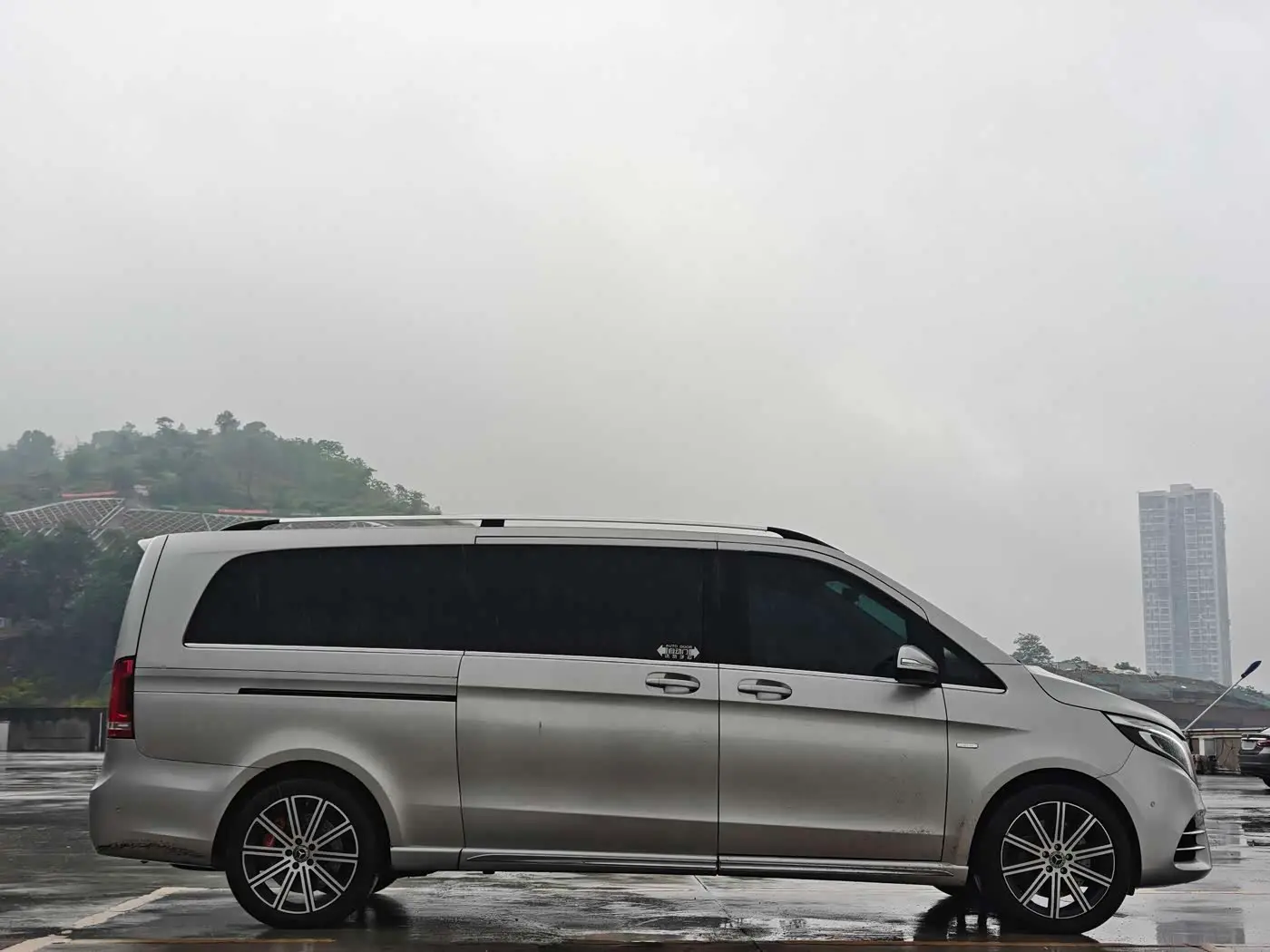 Mercedes-Benz V-Class 2023 — Photo 3/20