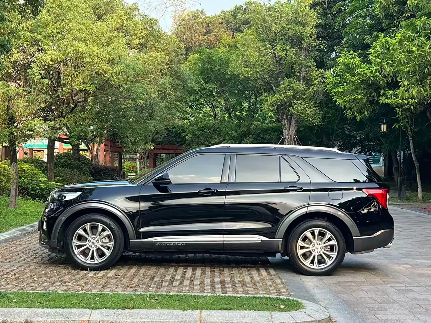 Ford Explorer 2021 — Фото 7/19
