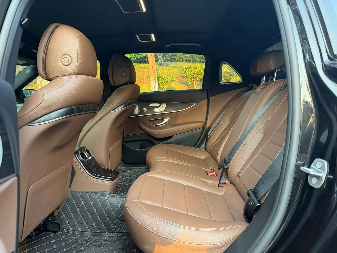 Mercedes-Benz E-Class 2022 — Şəkil 6/9