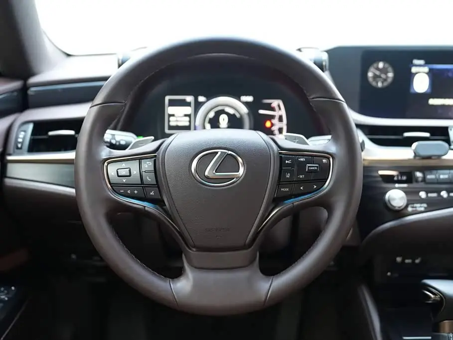 Lexus ES 2021 — Şəkil 12/17