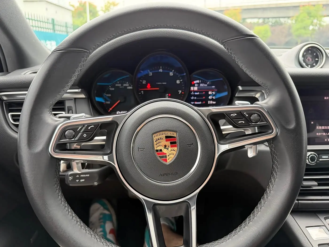 Porsche Macan 2019 — Photo 7/16