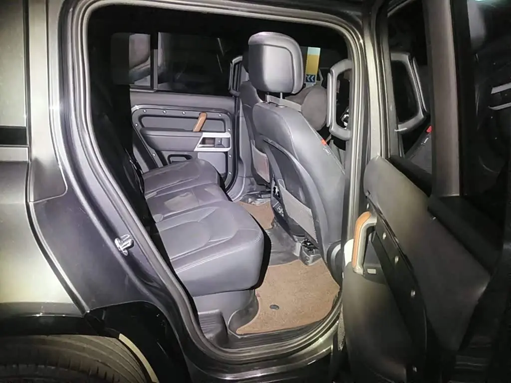 Land Rover Defender 2023 — Photo 11/15