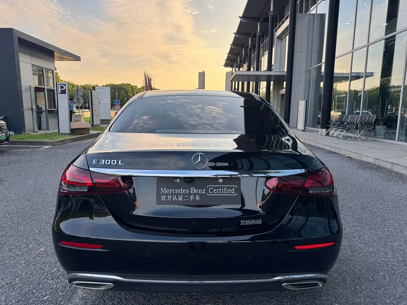 Mercedes-Benz E-Class 2021 — Photo 5/17