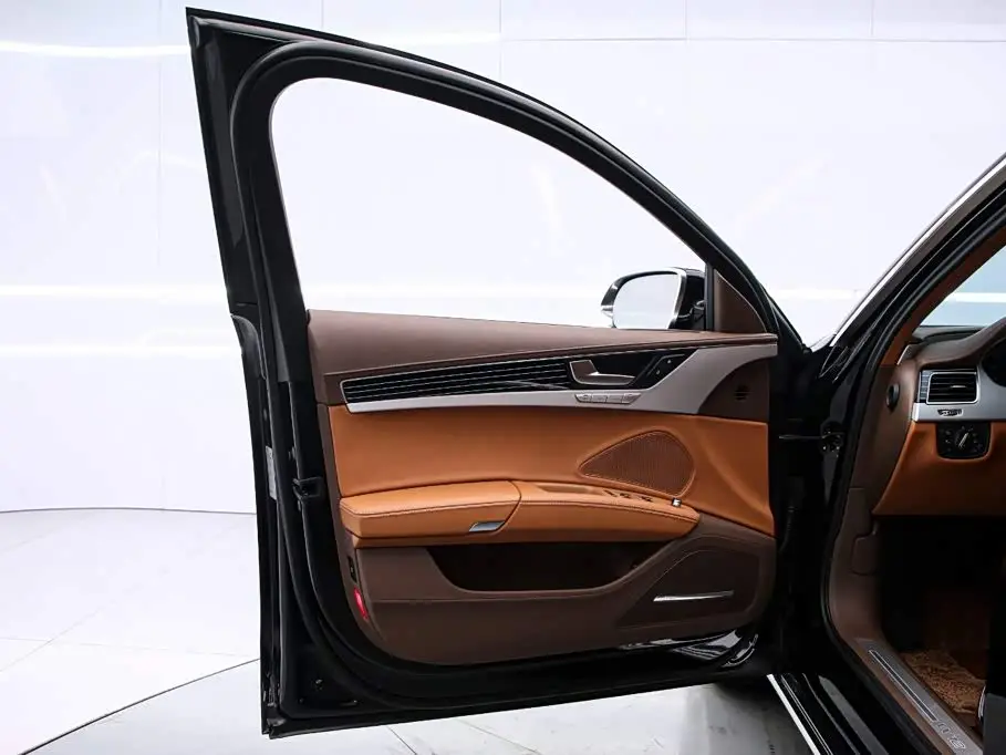 Audi A8 2012 — Photo 13/20