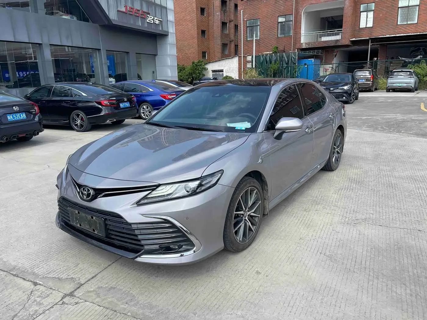 Toyota Camry 2021 — Photo 1/4
