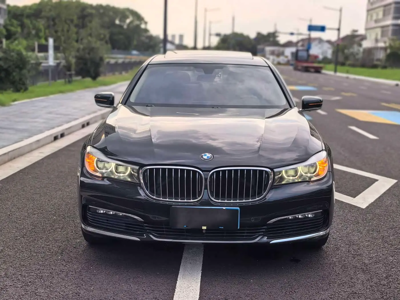 BMW 7 Series 2017 — Фото 2/10