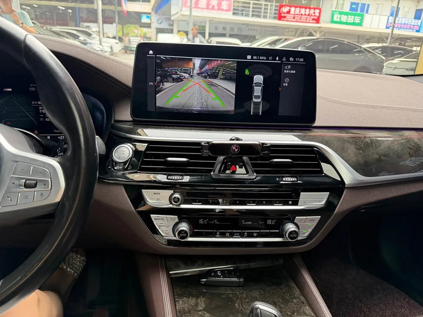 BMW 5 Series 2023 — Photo 8/20