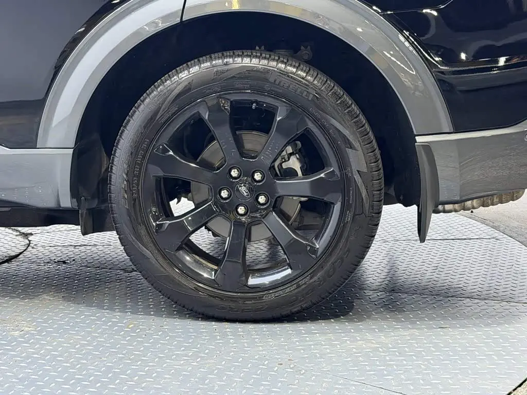 Ford Explorer 2020 — Photo 8/17