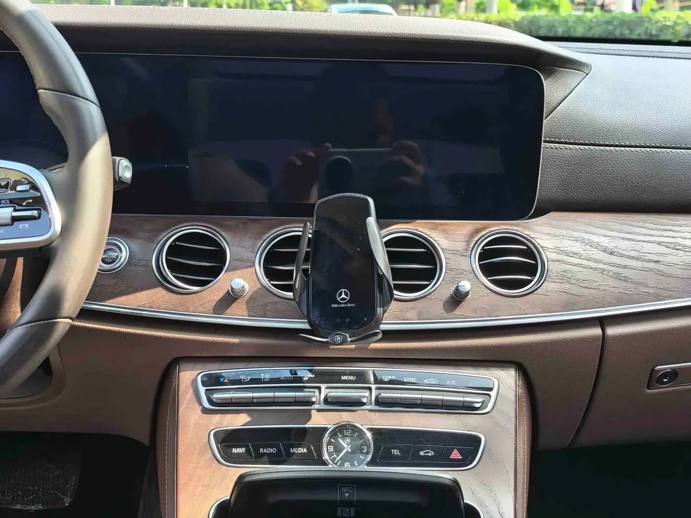 Mercedes-Benz E-Class 2020 — Photo 7/18