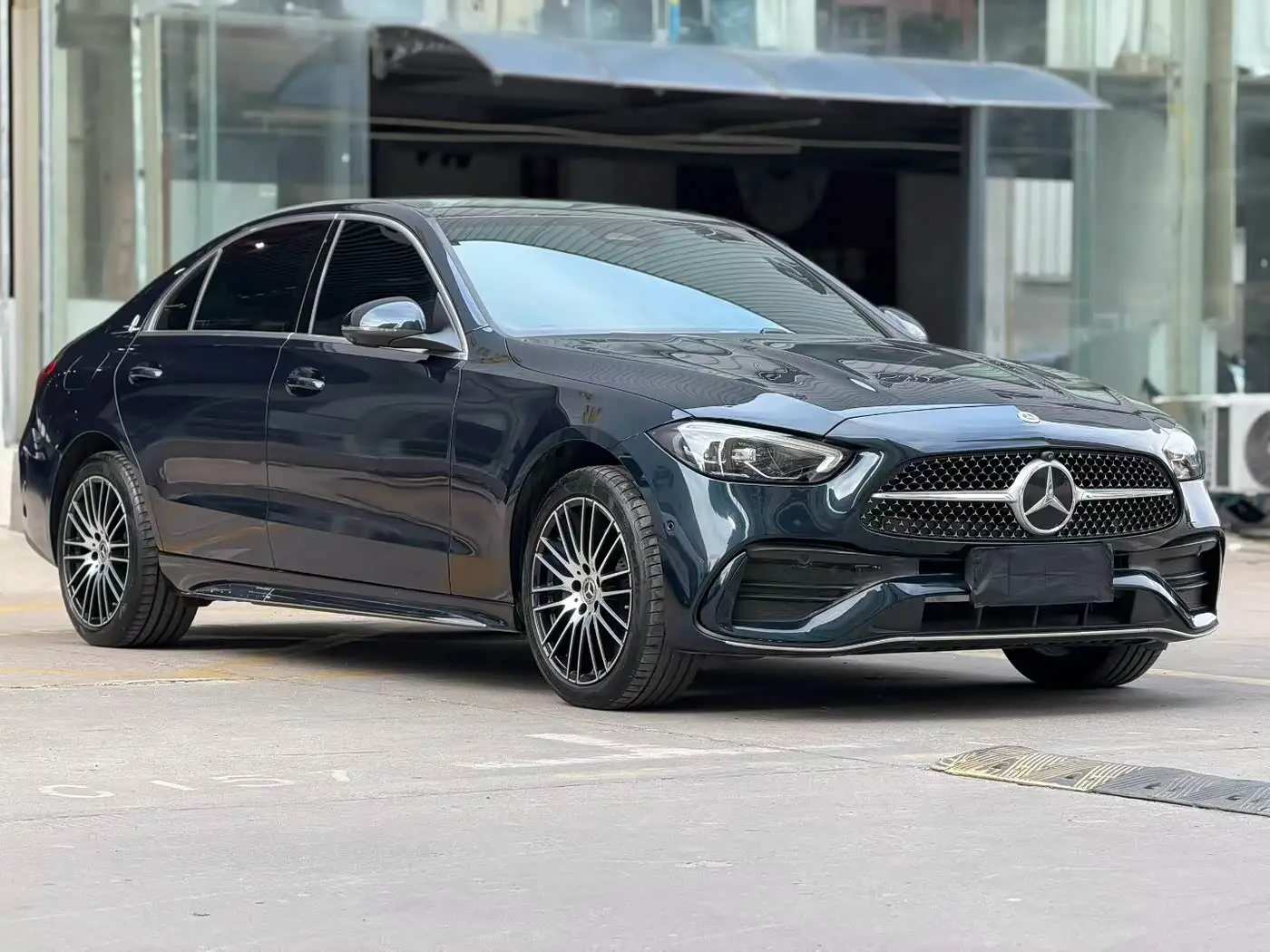 Mercedes-Benz C-Class 2025 — Photo 3/9