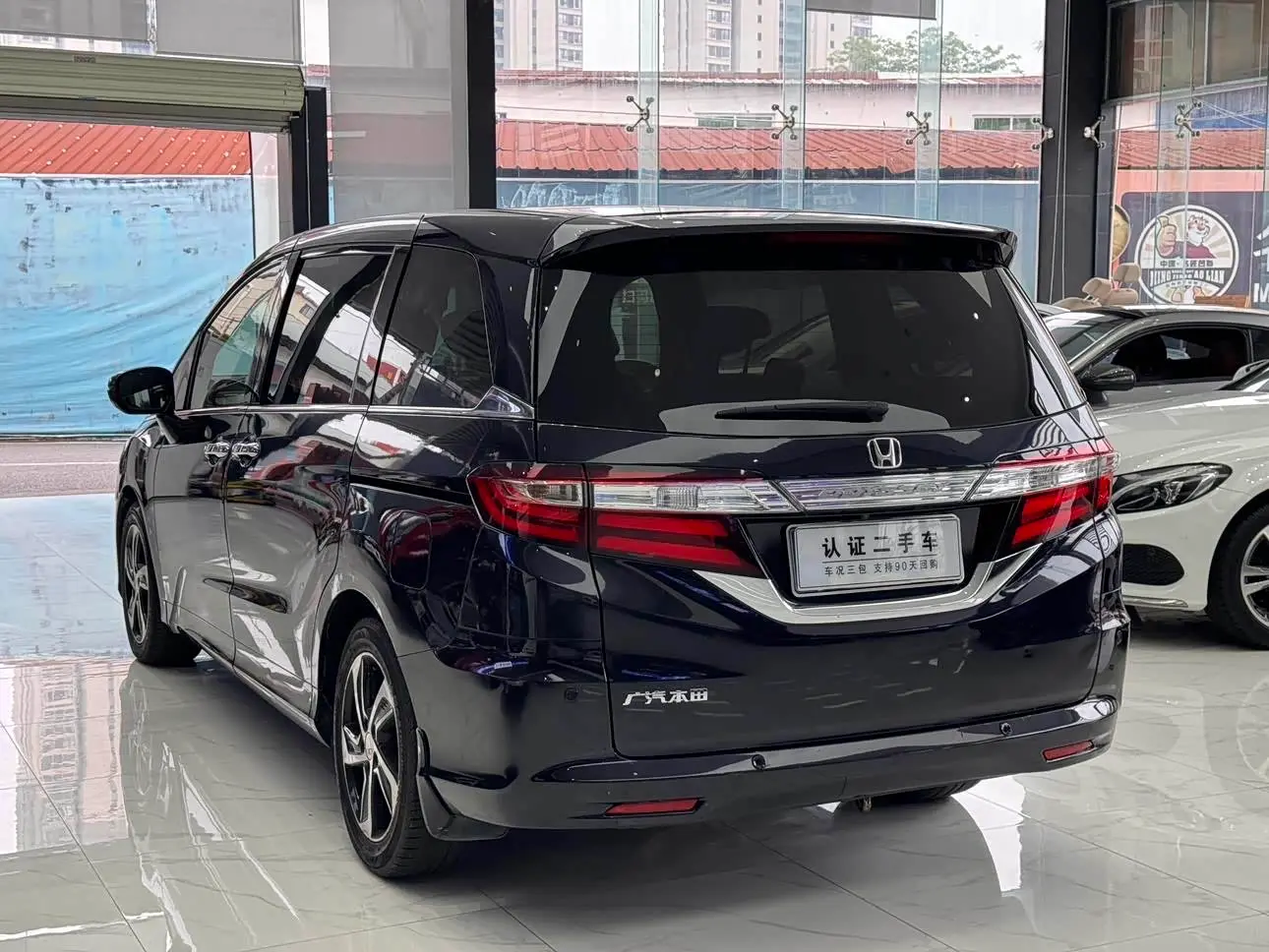 Honda Odyssey 2016 — ფოტო 3/20