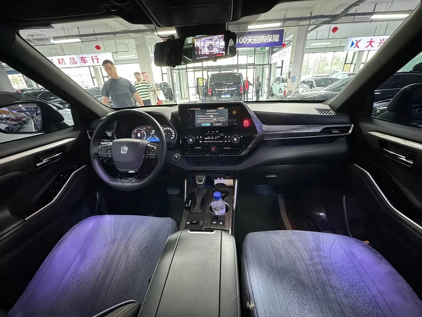 Toyota Crown Kluger 2025 — Photo 8/9