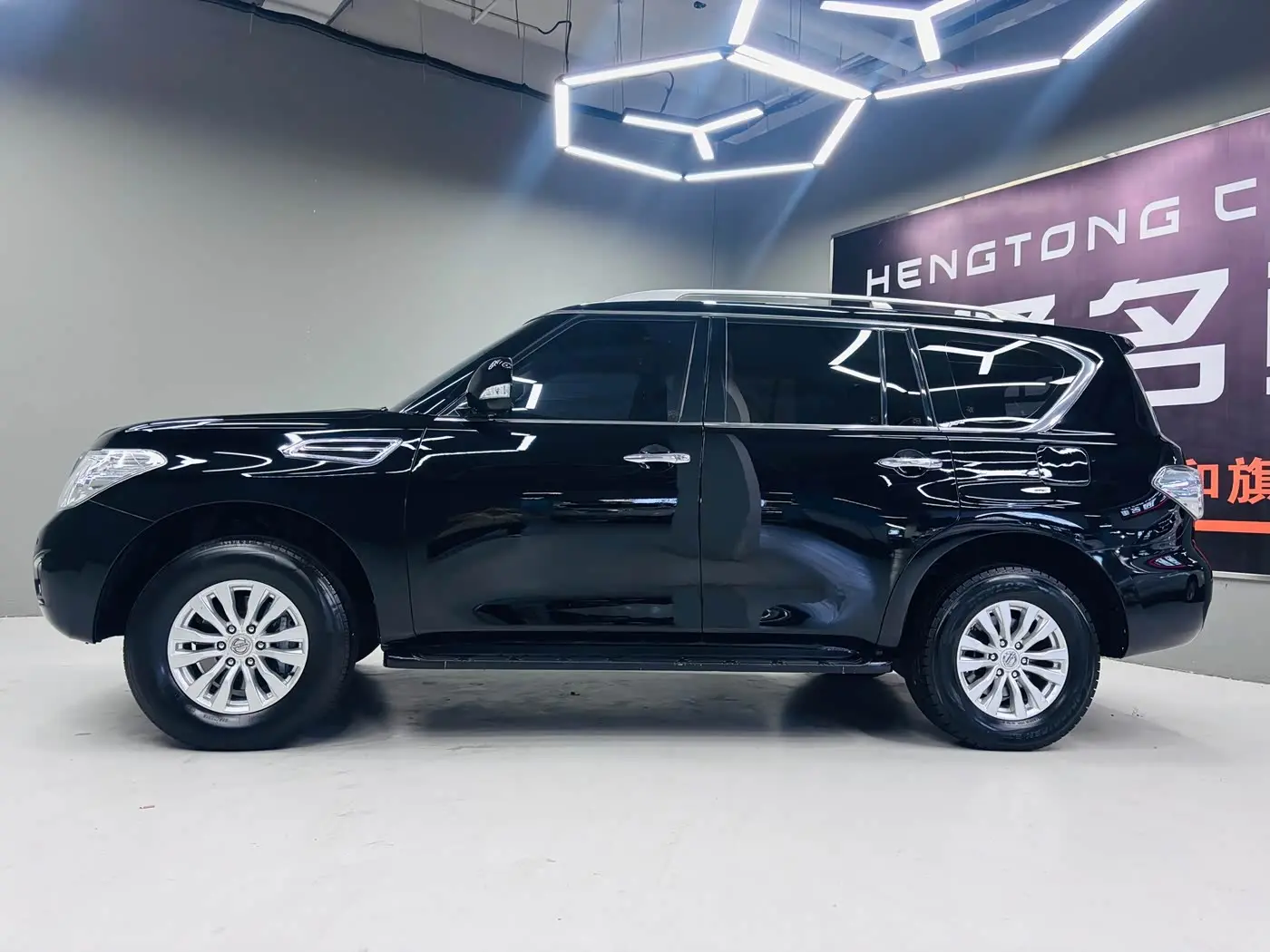 Nissan Patrol 2018 — Photo 2/20