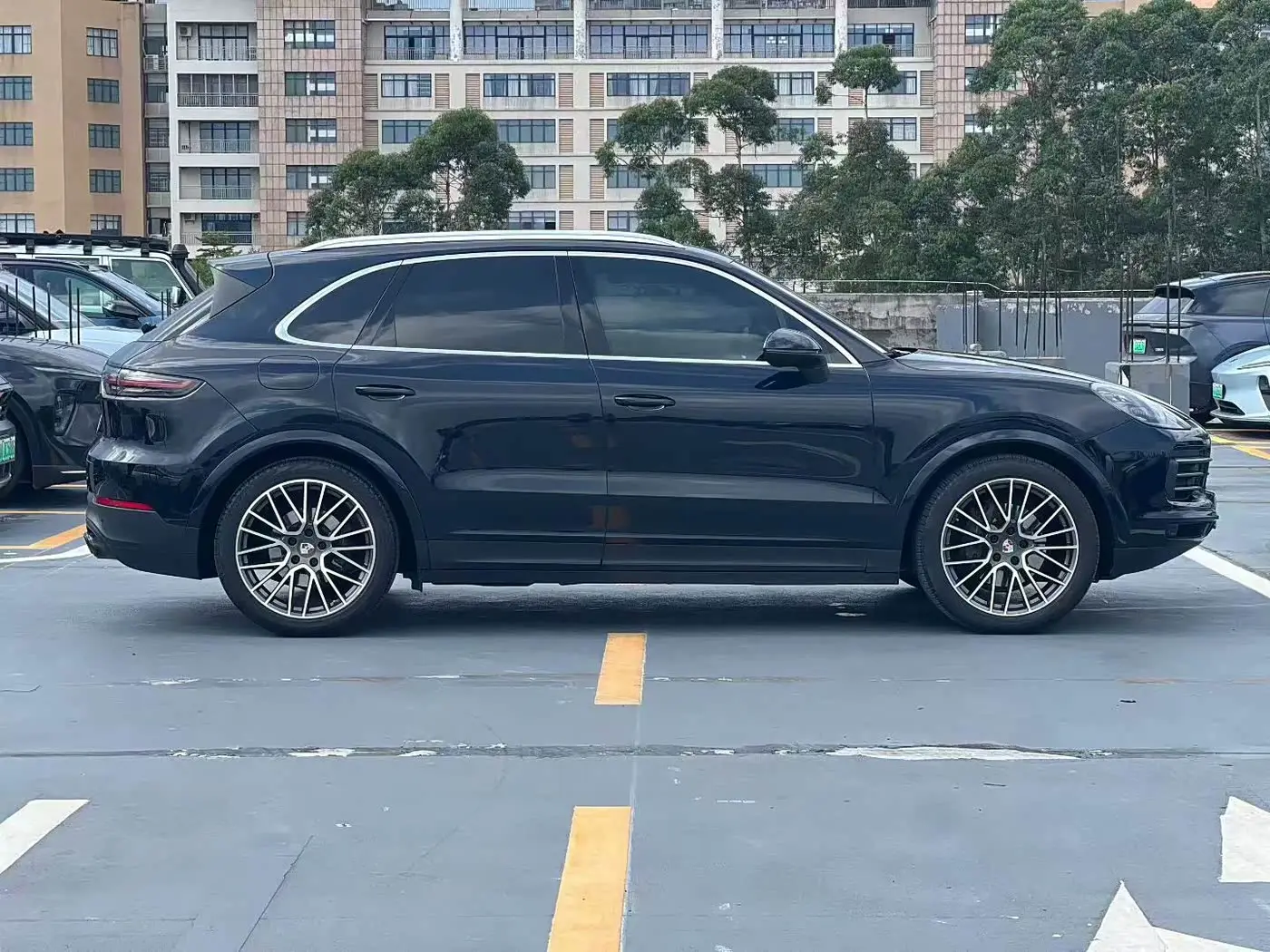 Porsche Cayenne 2022 — Photo 5/9