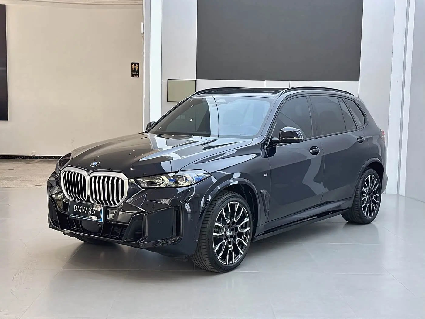 BMW X5 2024 — Фото 1/20
