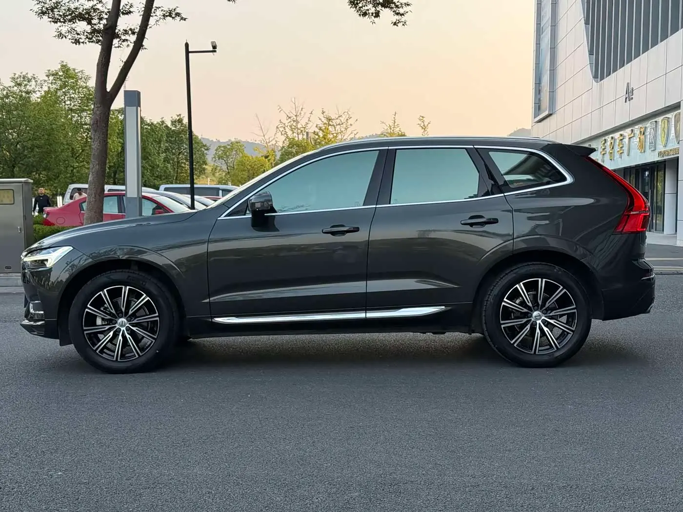 Volvo XC60 2021 — Фото 7/16