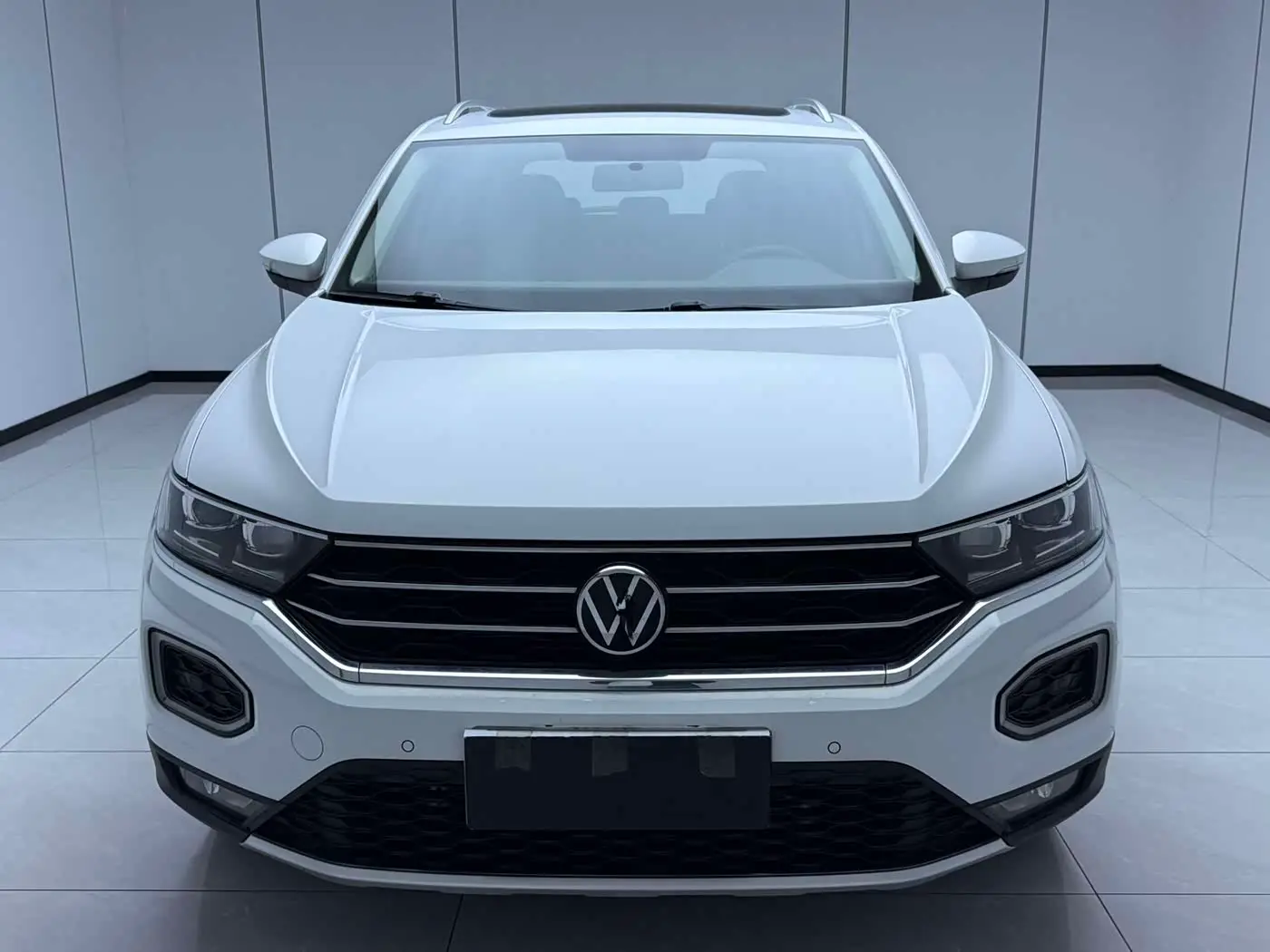 Volkswagen T-ROC 2023 — Photo 2/20